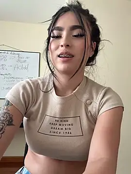 Sara_Fernandez_ is live now