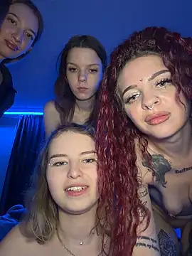 RollingGirls is live now