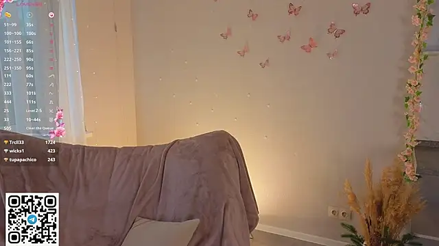 KristiGroune is live now