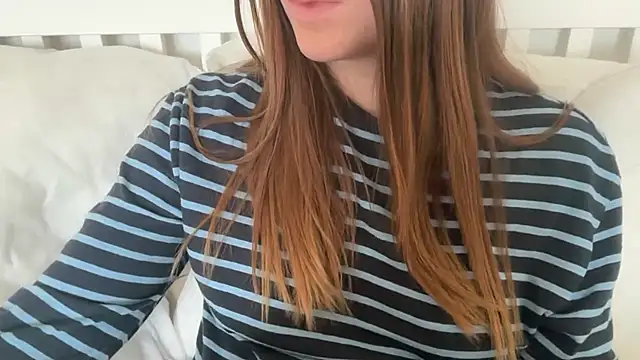 Lucyschickt is live now