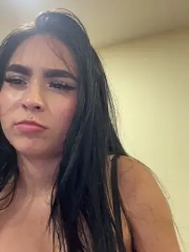 Sara_Fernandez_ is live now