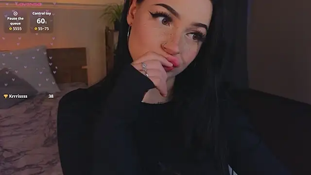 LisaaLiss is live now