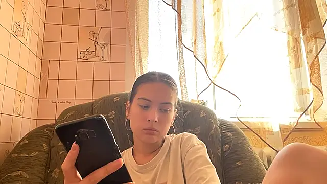AlesiaGrainger is live now