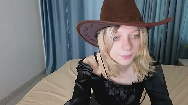 MollySally is live now