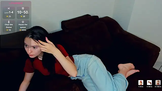 LibbieSchworm is live now