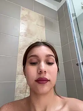 Nikii__ is live now