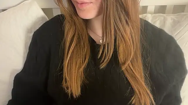 Lucyschickt is live now