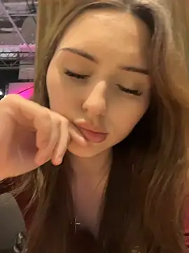 AnitaFly is live now