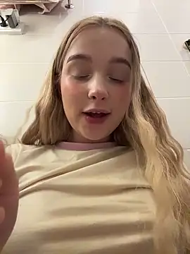 Baby_Tiny is live now