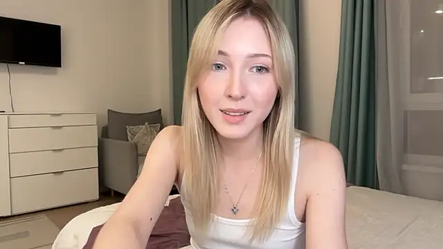 Kattie_Petite is live now