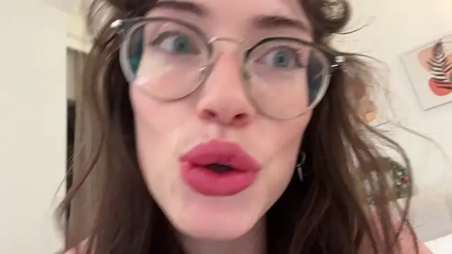 Kelly_Berry__ is live now