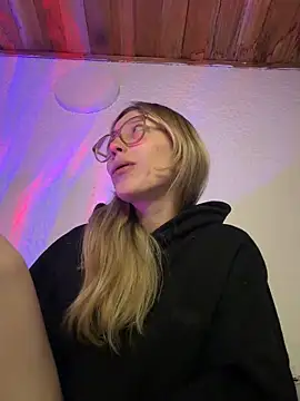 ReenKitty is live now
