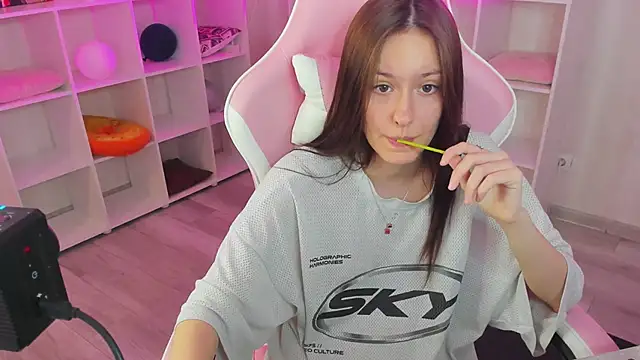 Golden__Whisper is live now
