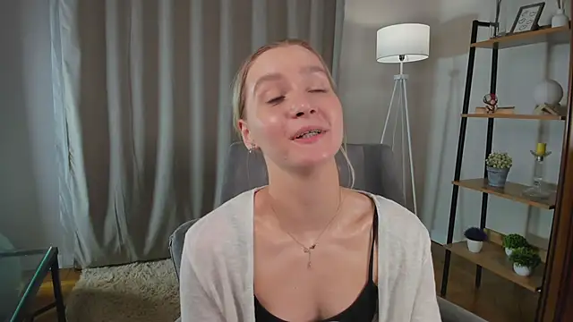 LienKleis is live now