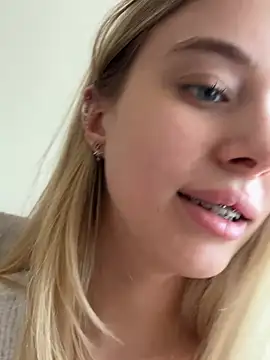 enjoy_my_beauty is live now