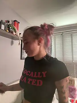 Milssweetx is live now