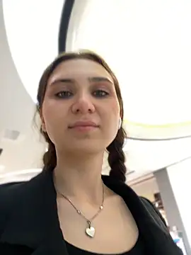 QuitieLia is live now