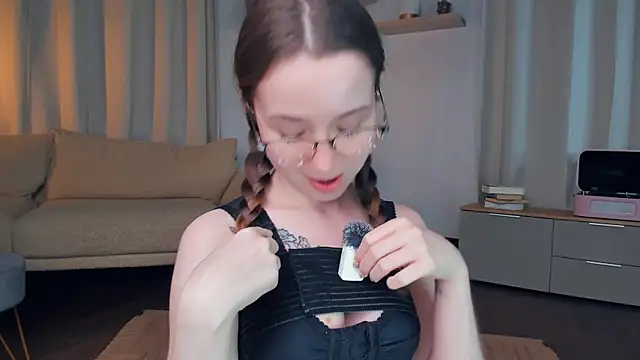 DominikaElis is live now
