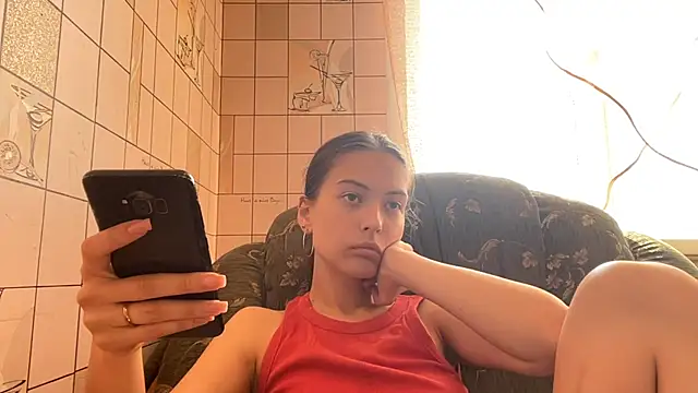 AlesiaGrainger is live now