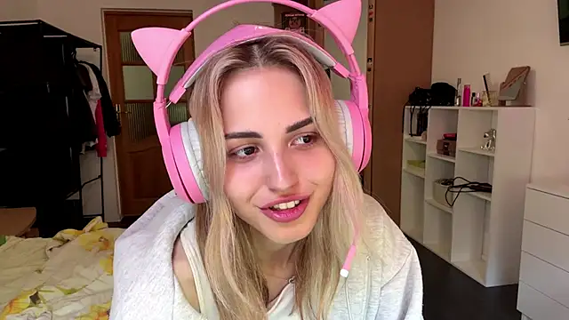 Evva_mayy is live now