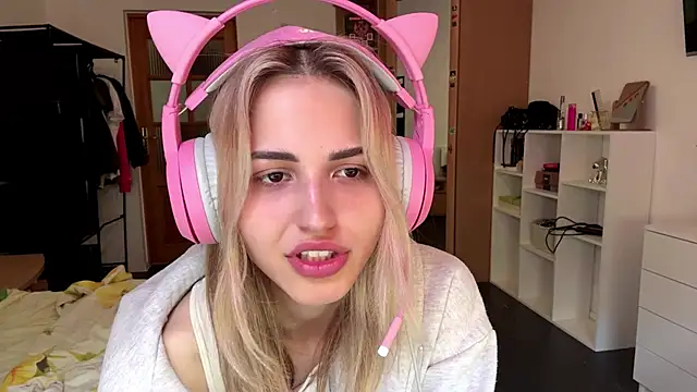 Evva_mayy is live now