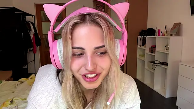 Evva_mayy is live now