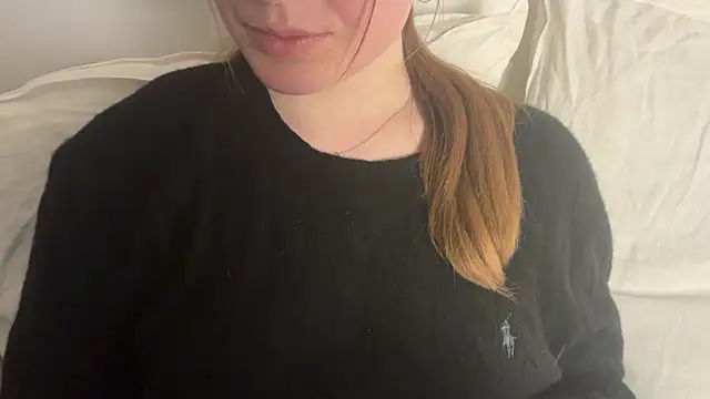 Lucyschickt is live now