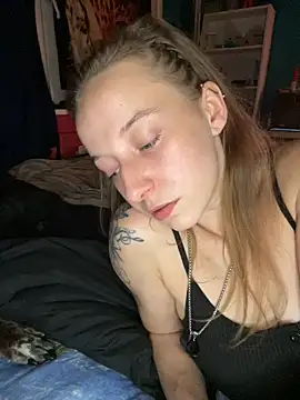 Melissa-Schneider is live now