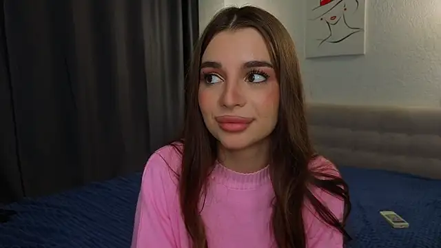 LauraHansil is live now