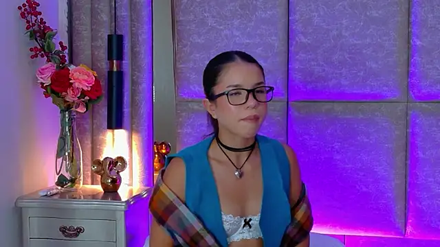 Valeria-Beltran is live now