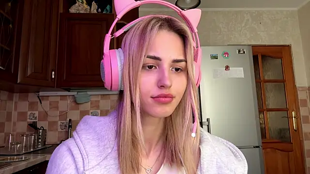 Evva_mayy is live now