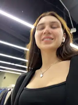 QuitieLia is live now