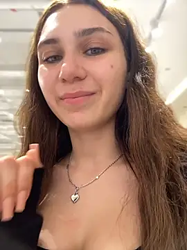 QuitieLia is live now