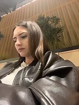 AnitaFly is live now
