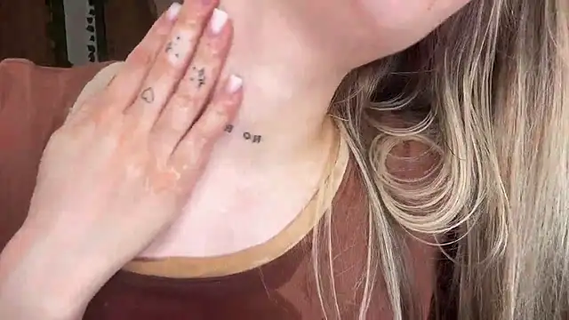 Catrinee is live now