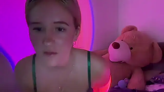 itssosierra is live now