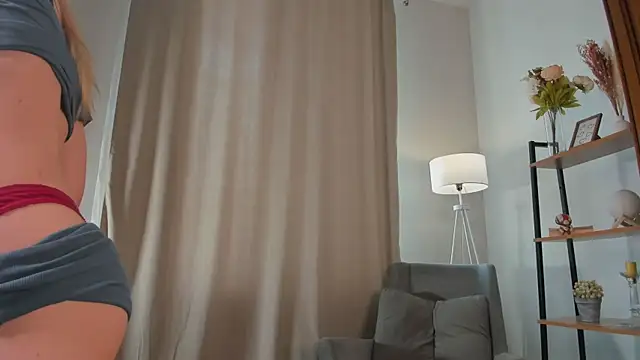 LienKleis is live now