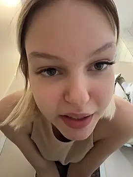 AshleyMur is live now