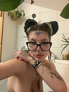 demonLamia is live now