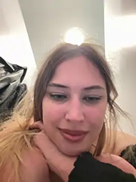 blonde_exe is live now