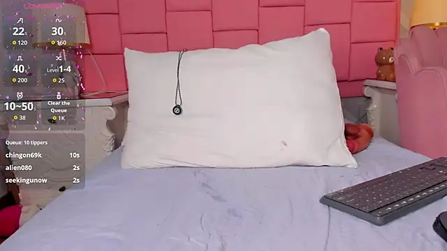 dolly_kitter is live now