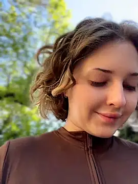 KellyKeler is live now