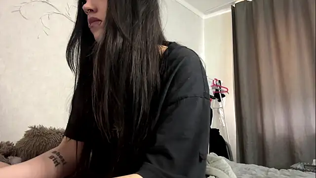 LouisePavlides is live now