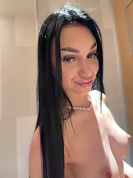 ilariea_girl is live now