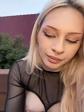DayaFoxy is live now