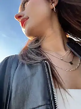 AnitaFly is live now