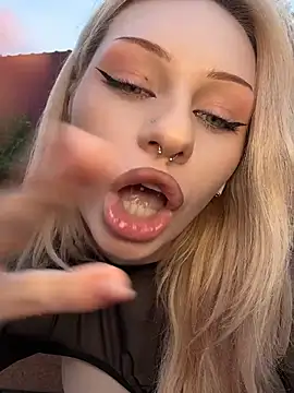 DayaFoxy is live now