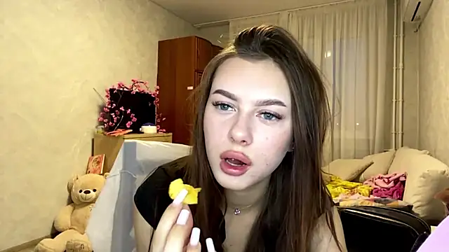 StephaniCute is live now