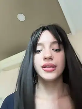 MiaTee is live now