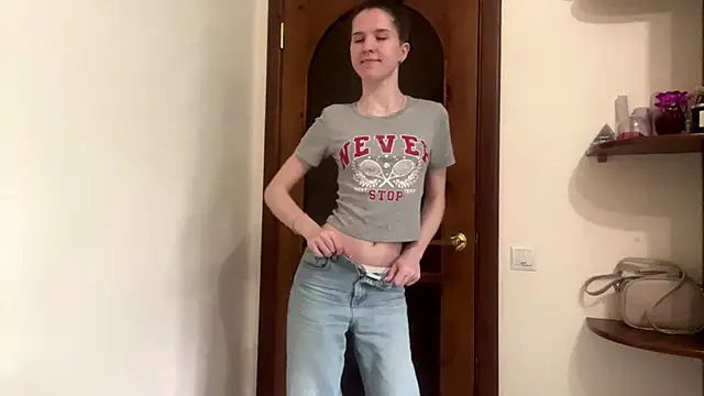 LauraBliss is live now